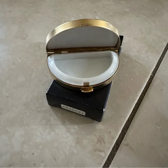 Vintage pill box - Picture 5 of 13